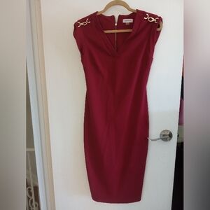 Calvin Klein size 4 maroon sheath dress gold buckle detail gold zipper